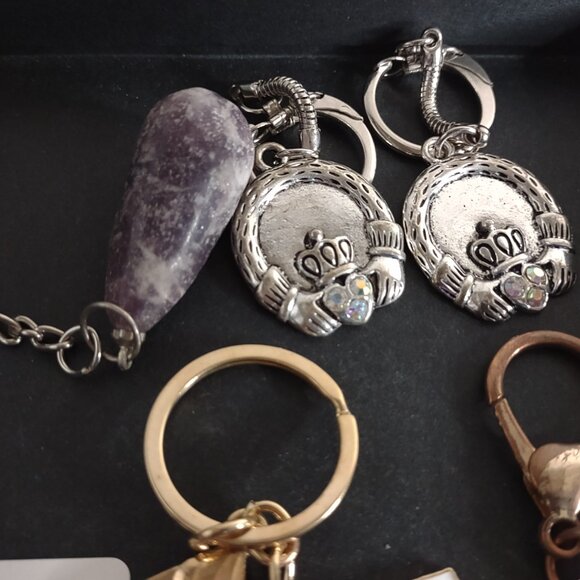 Lot Of 6 Pretty Keychains - Picture 4 of 8